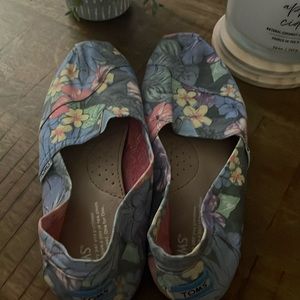 Floral TOMS shoes
